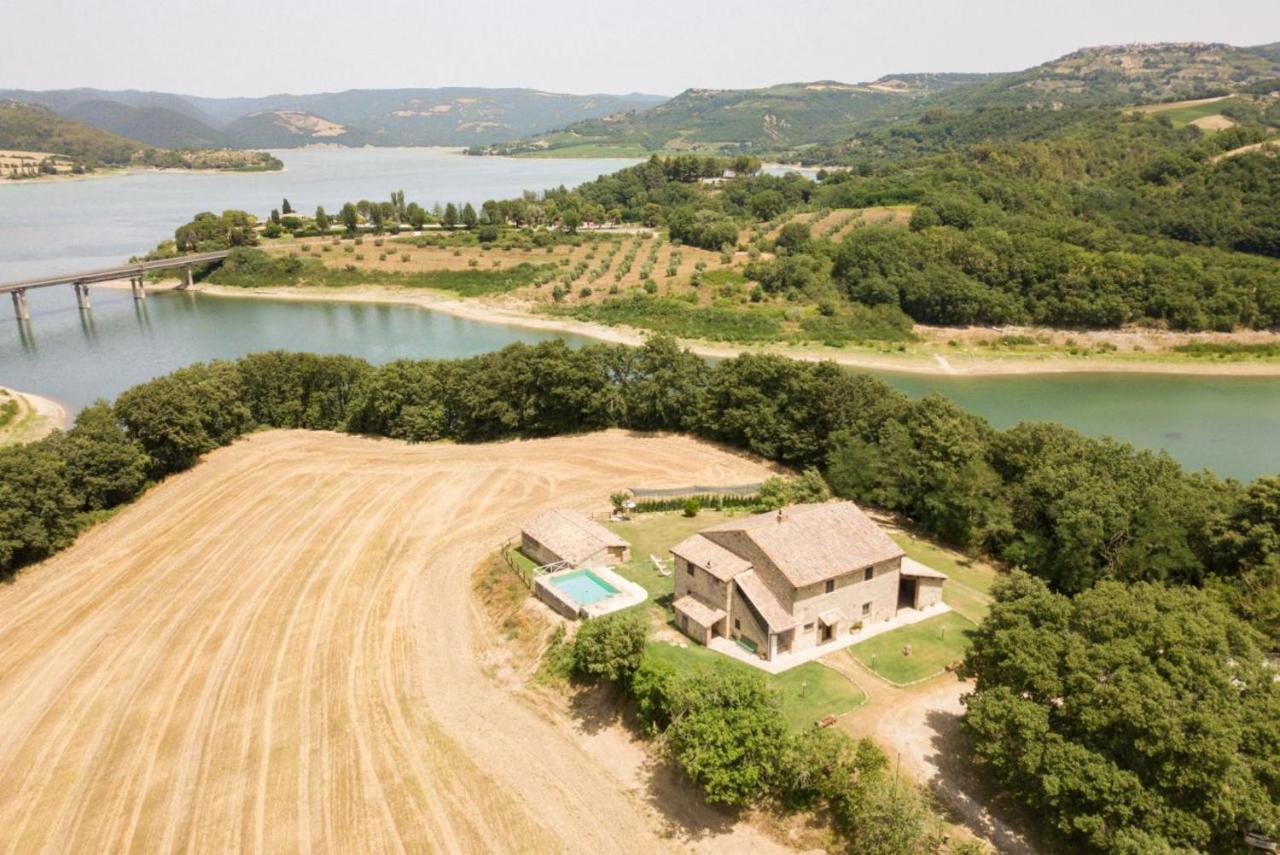 Casale Al Lago Con Piscina E Sauna Corbara  Bagian luar foto